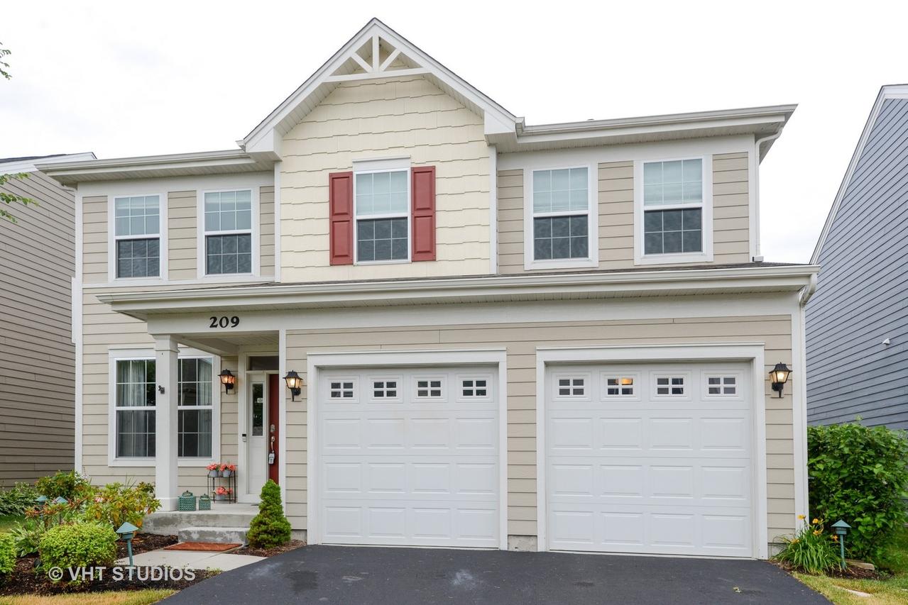 209 Regency Ct., St. Charles, IL 60175