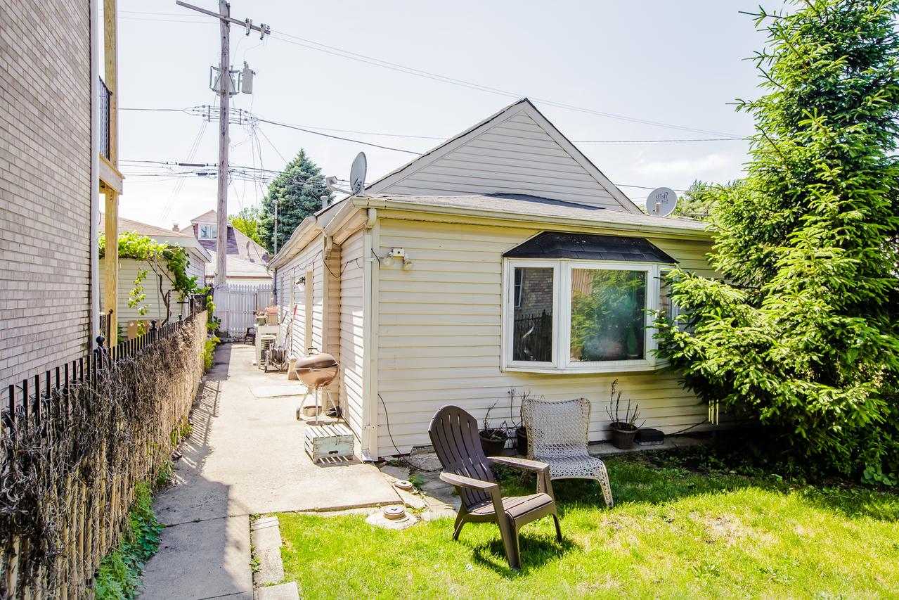 3350 N Narragansett Ave., Chicago, IL 60634