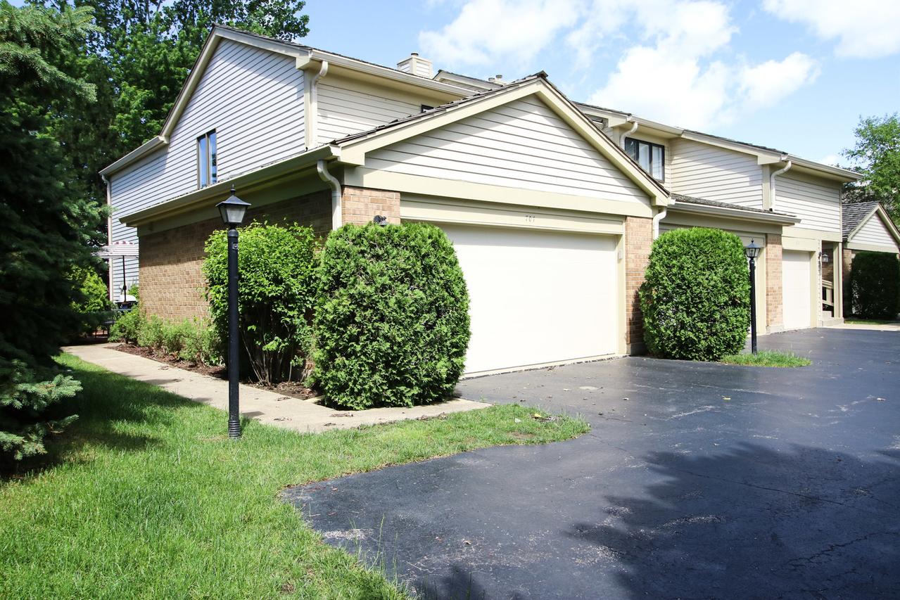 707 Caliente Ct., Libertyville, IL 60048