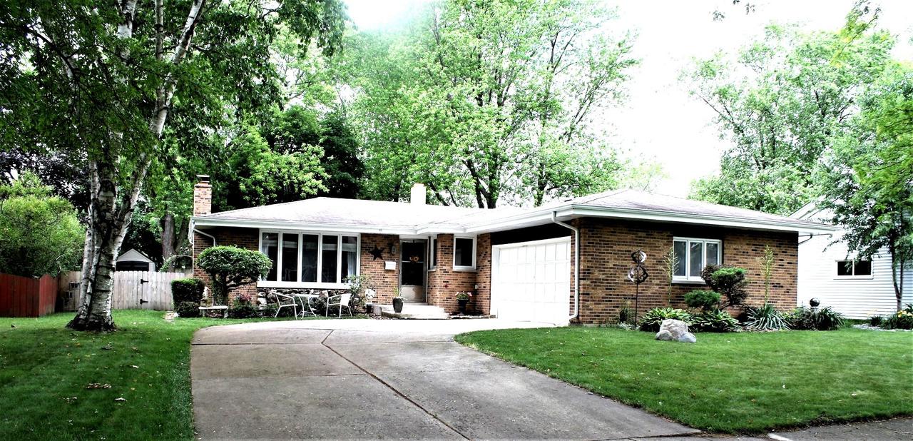 10 S Juniper Dr., North Aurora, IL 60542