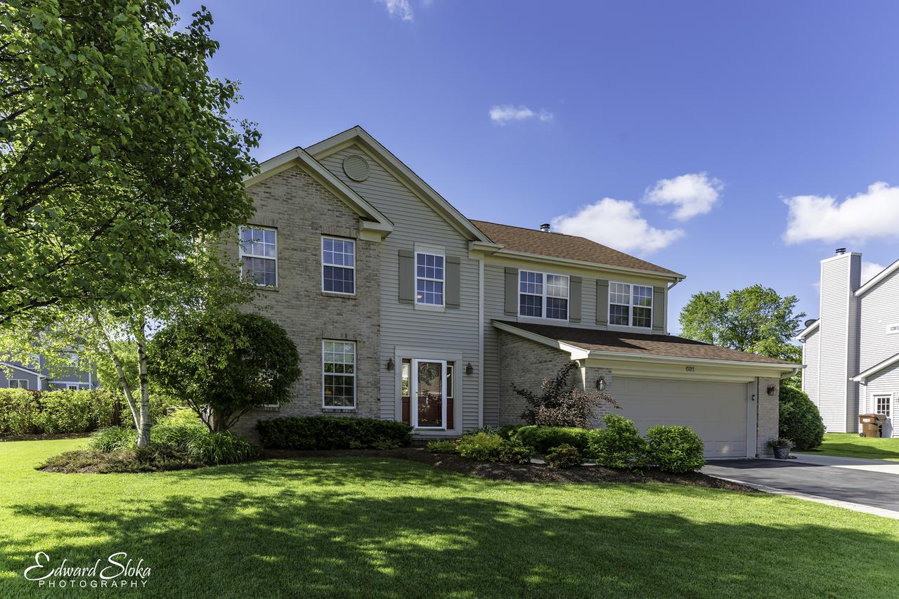 681 Providence Ln., Crystal Lake, IL 60012