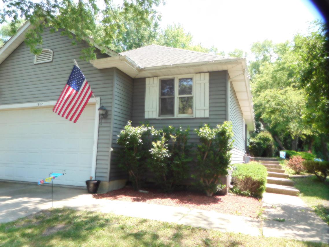 407 N Lakewood Ter., Round Lake, IL 60073