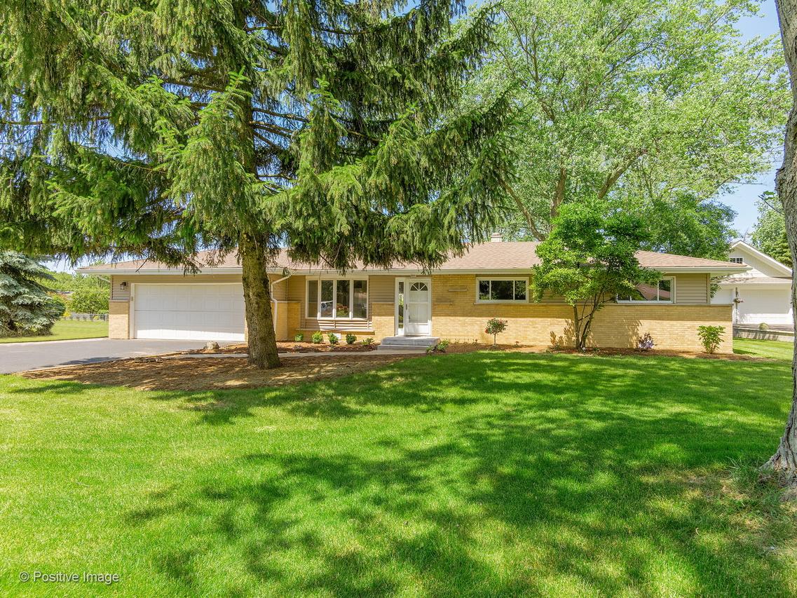 7232 Leonard Dr., Darien, IL 60561