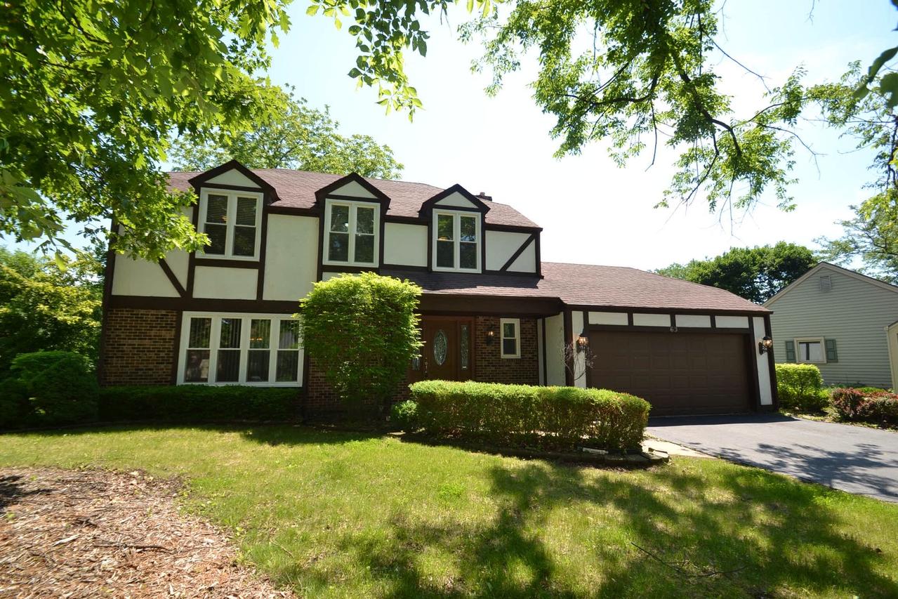 63 Southgate Course, St. Charles, IL 60174