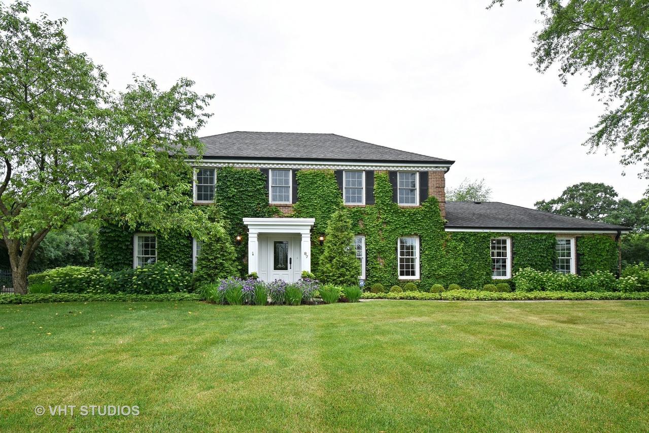 87 Flint Dr., Lake Barrington, IL 60010
