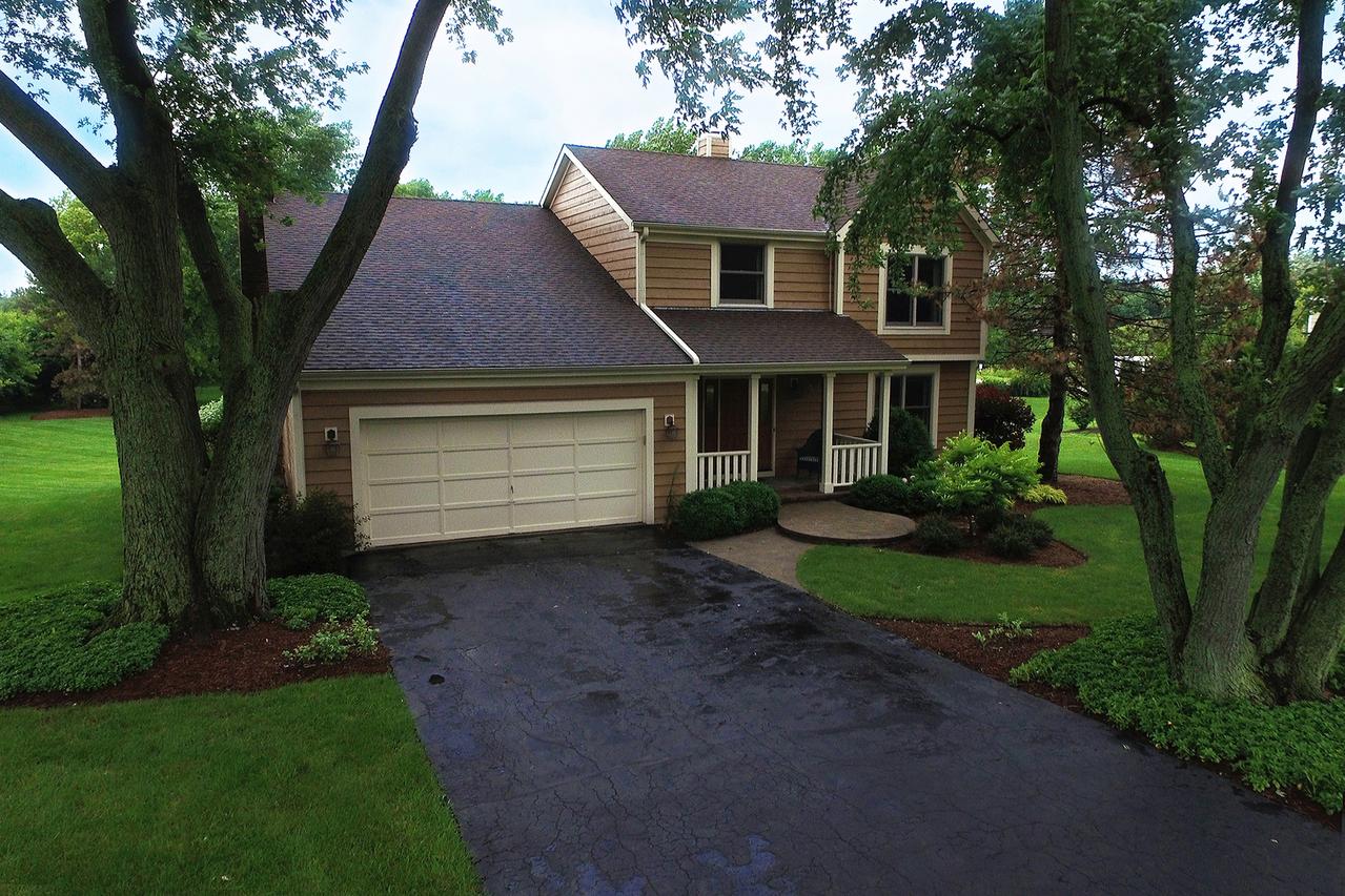 1 Fox Hunt Tr., Hawthorn Woods, IL 60047