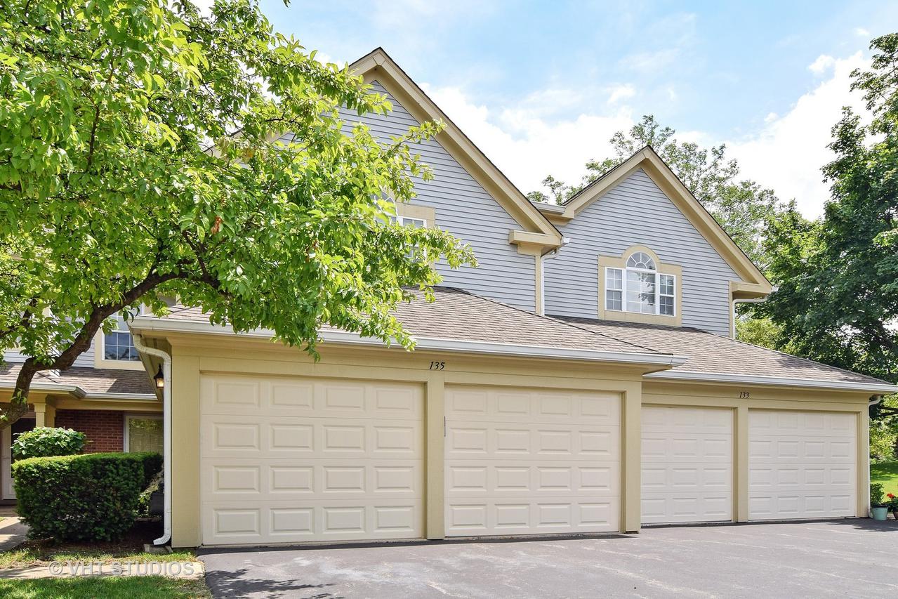 135 White Branch Ct., Schaumburg, IL 60194