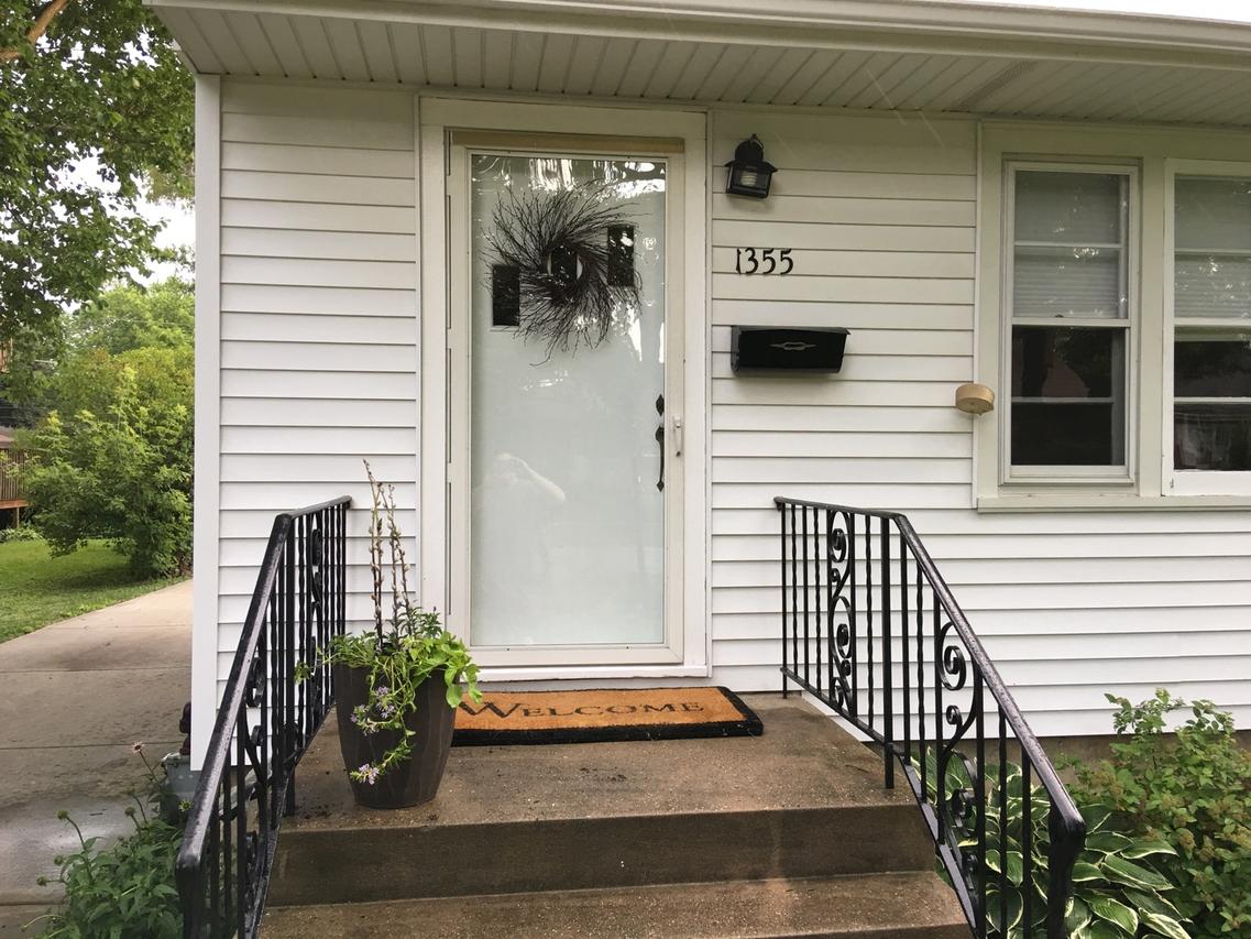 1355 Van Buren Ave., Des Plaines, IL 60018