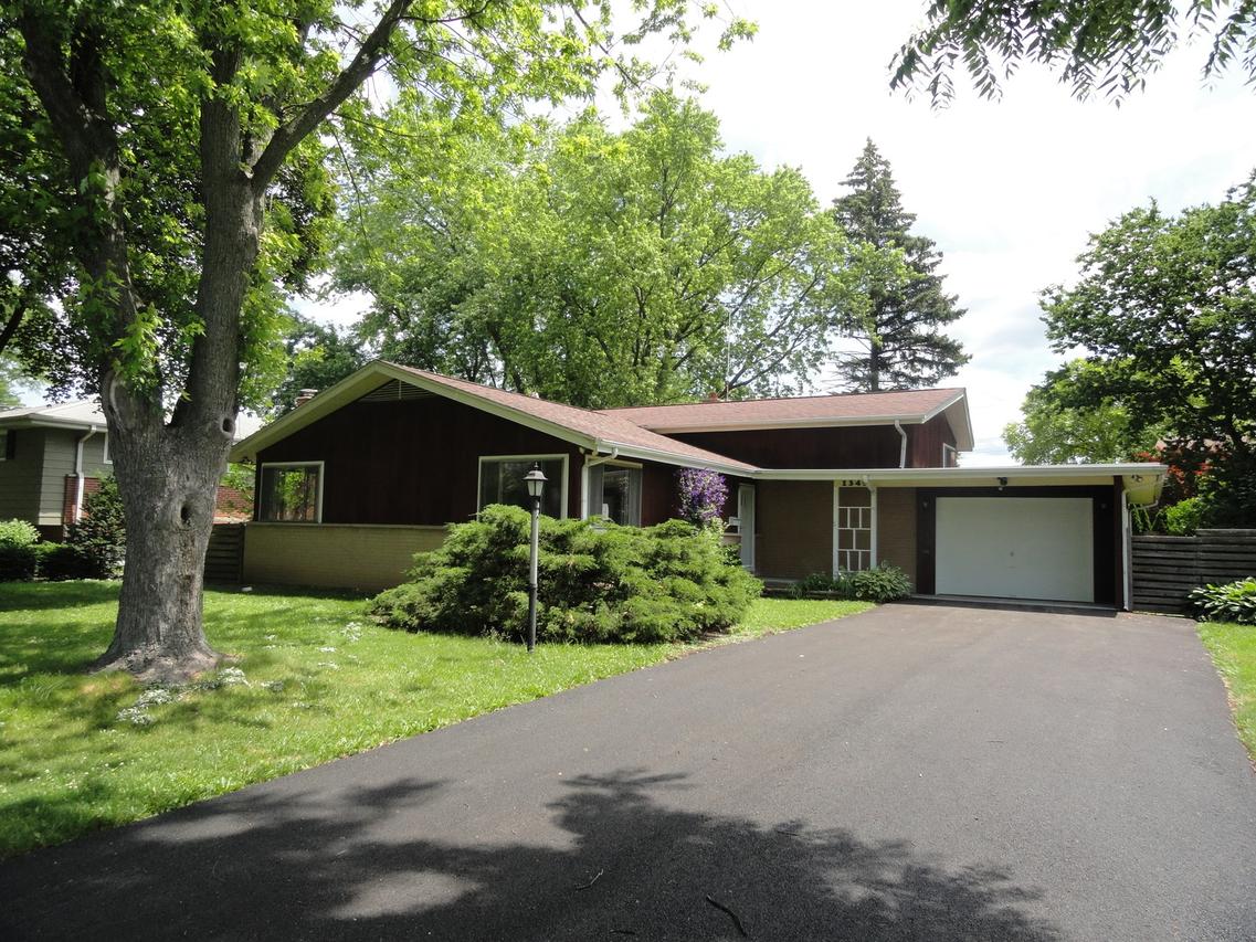 1345 Longmeadow Dr., Glenview, IL 60025