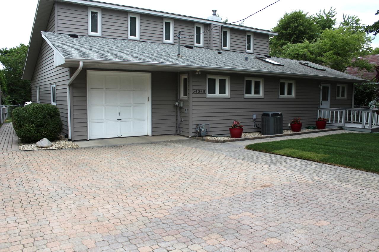 34069 South Circle Dr., Grayslake, IL 60030