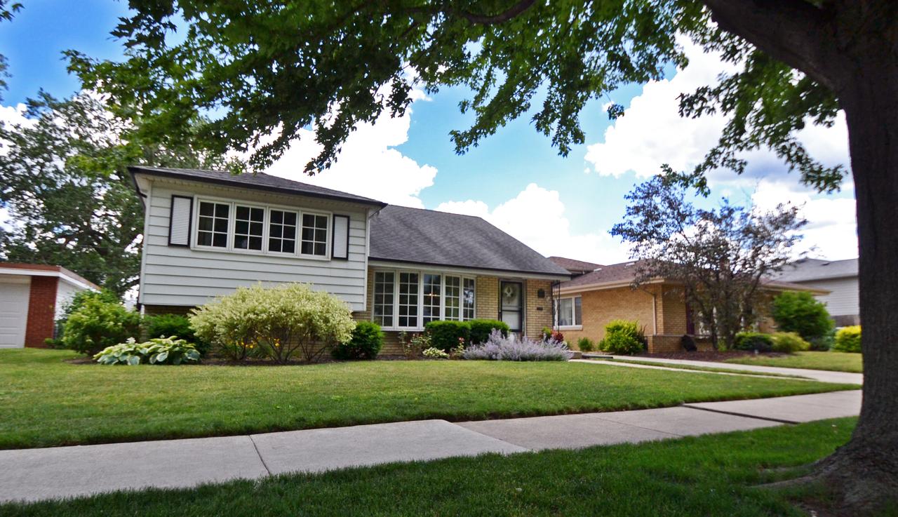 4829 W 105th St., Oak Lawn, IL 60453