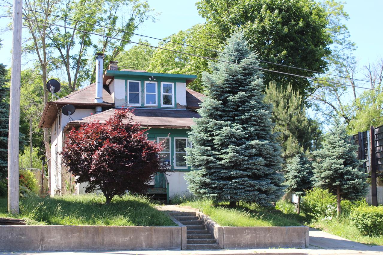 943 E New York St., Aurora, IL 60505