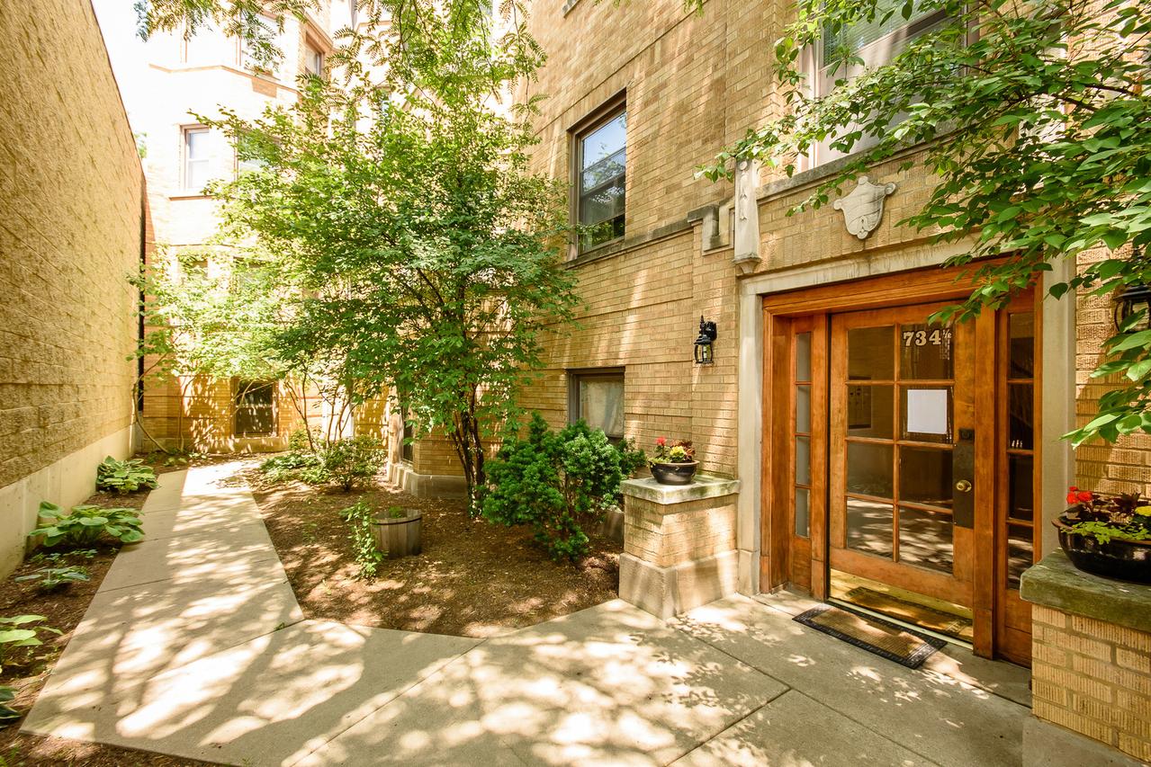 734.5 W Barry Ave. #1S, Chicago, IL 60657