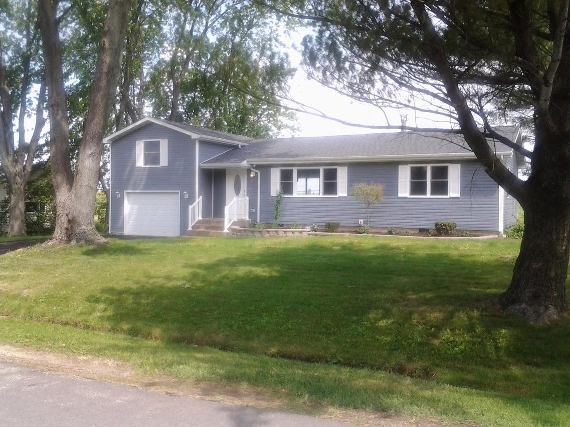 129 Laura Ln., New Lenox, IL 60451