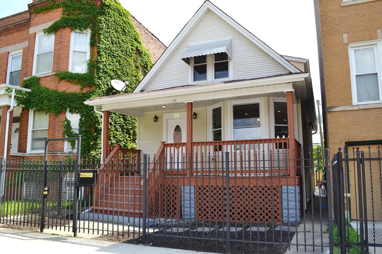 935 N Leamington Ave., Chicago, IL 60651