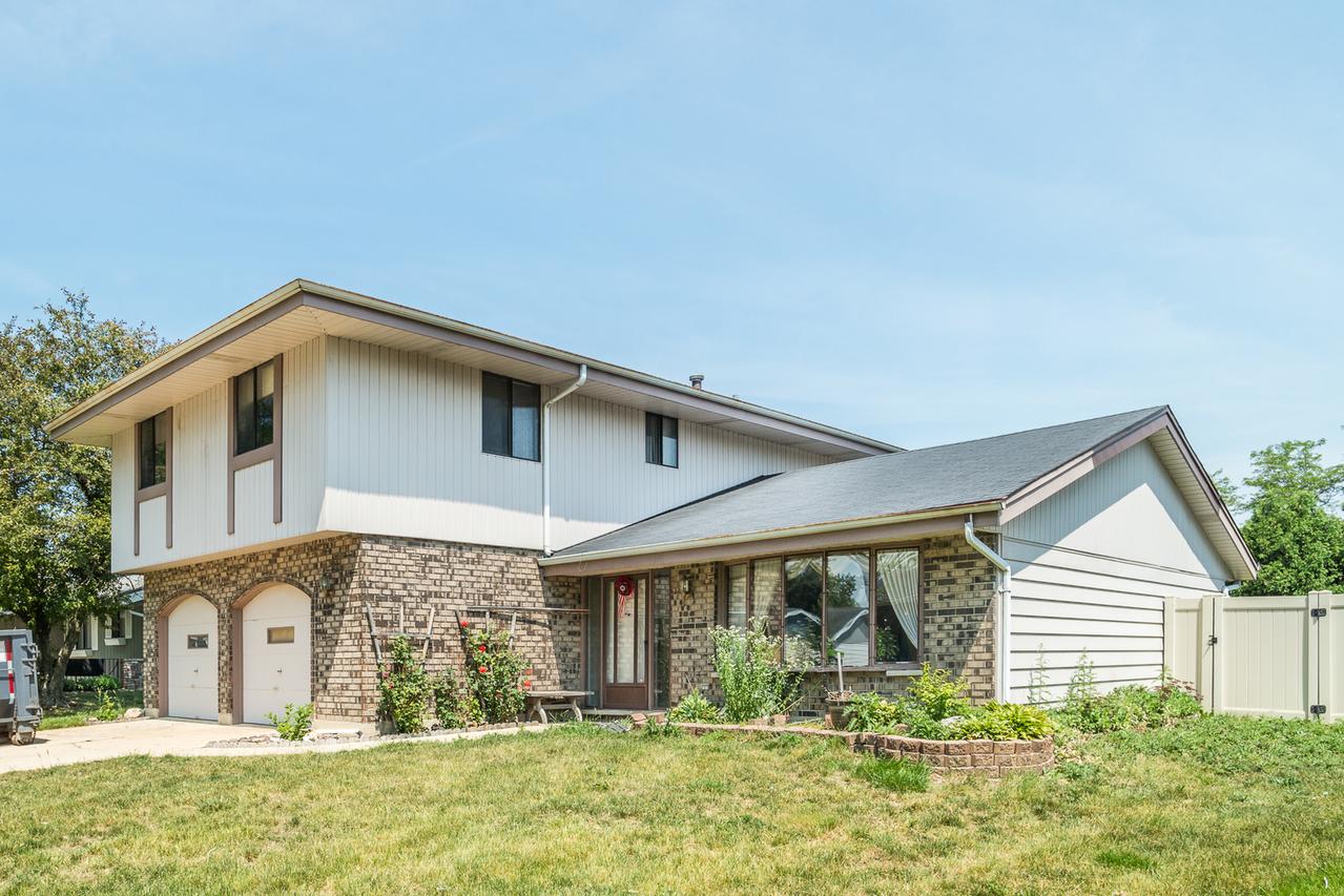 147 Hingham Ln., Bloomingdale, IL 60108