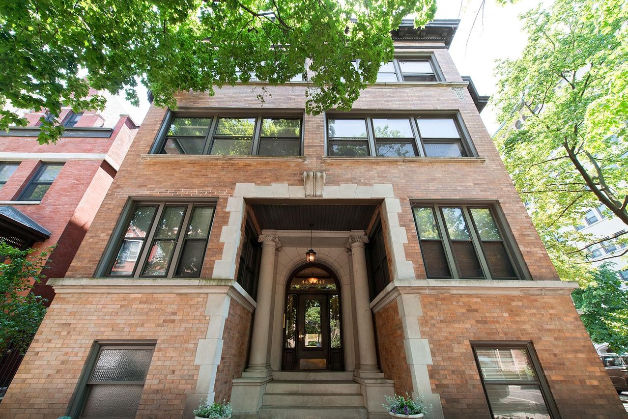447 W Surf St. #3W, Chicago, IL 60657