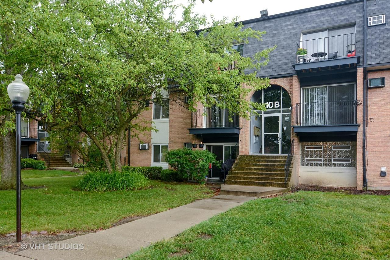 10 E Dundee Quarter Dr. #202, Palatine, IL 60074