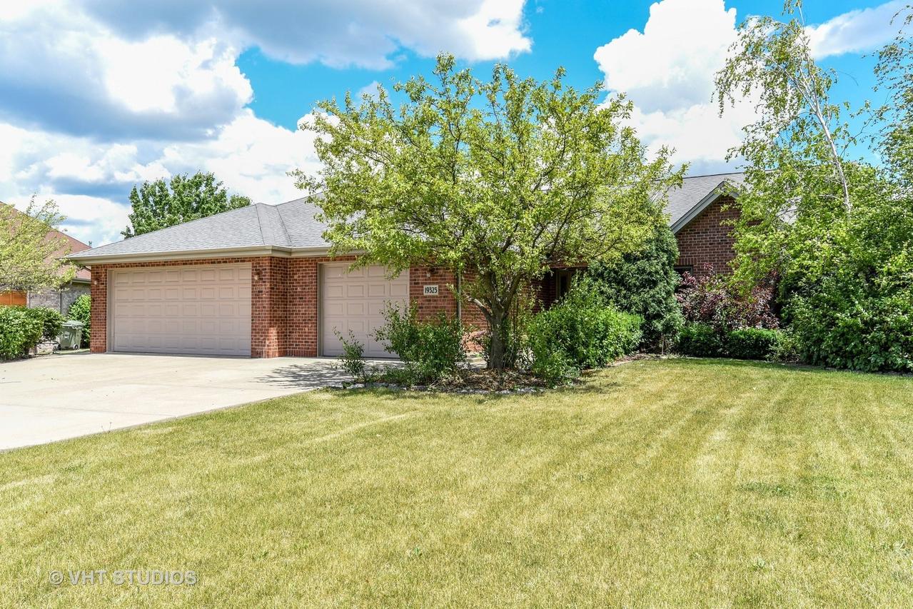 19325 Shabbona Dr., Tinley Park, IL 60477