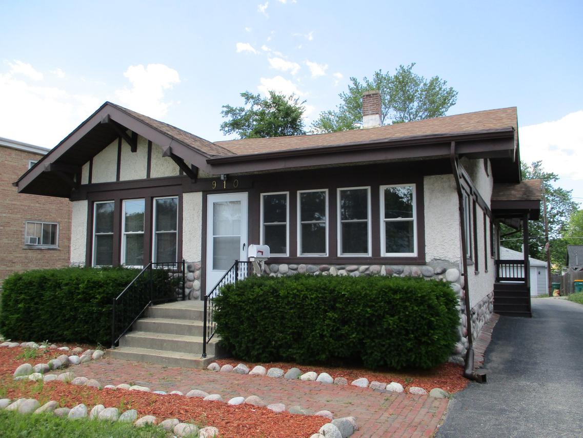 910 State St., Lemont, IL 60439