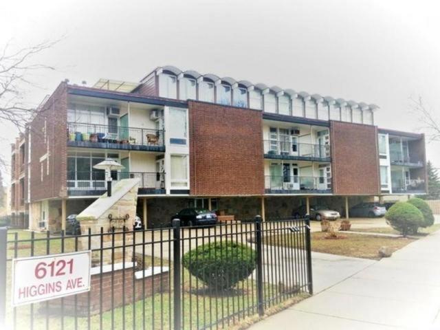 6121 W Higgins Ave. #D2, Chicago, IL 60630
