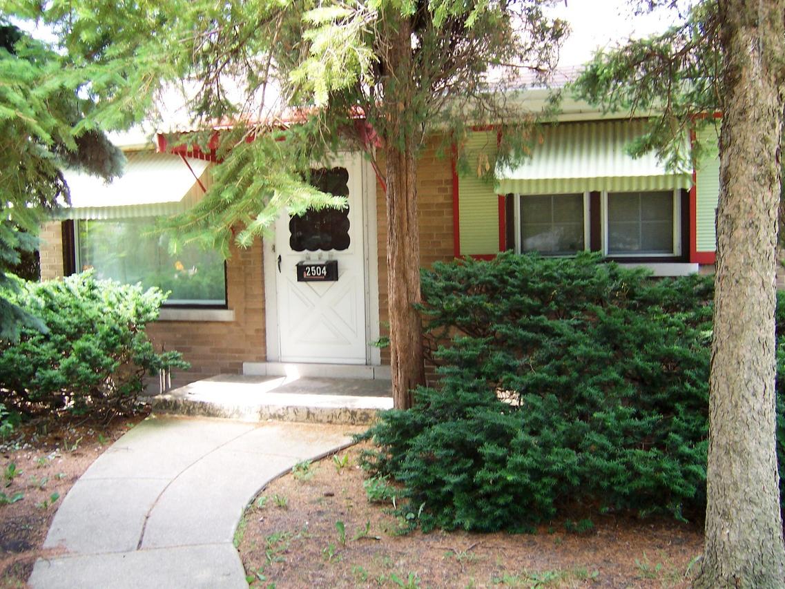 2504 S 19th Ave., Broadview, IL 60155