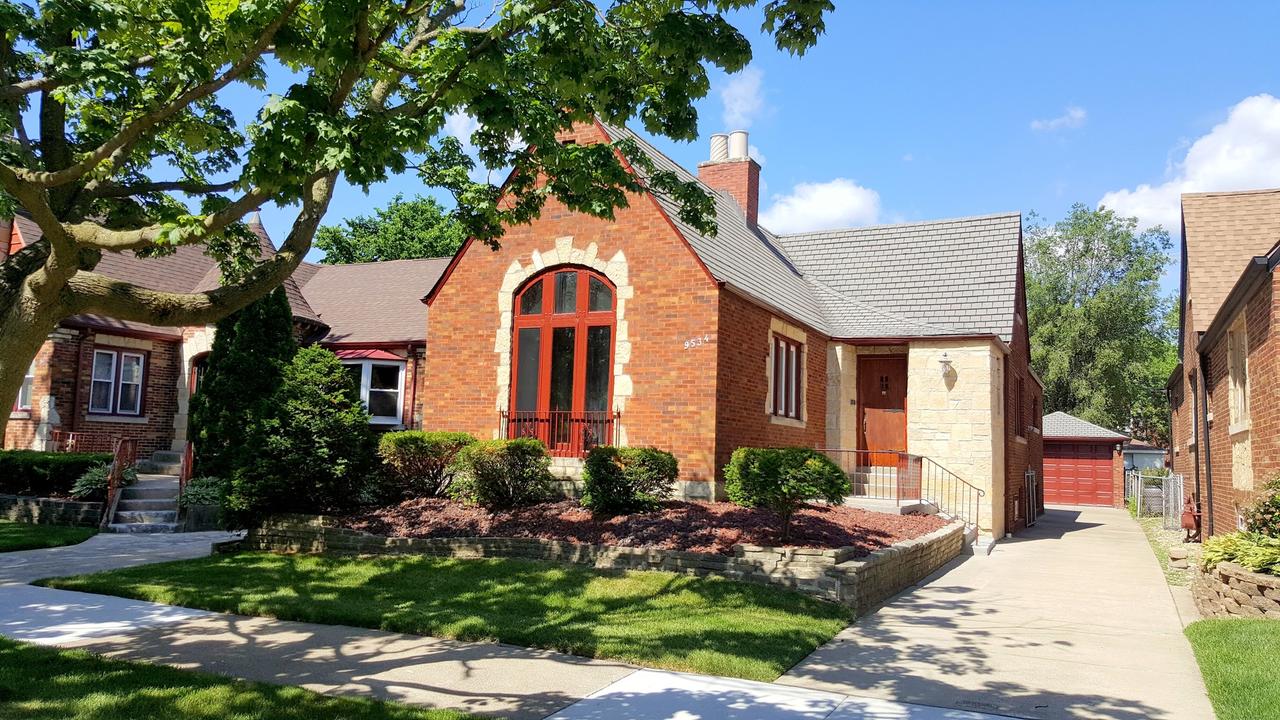 9534 S Oakley Ave., Chicago, IL 60643