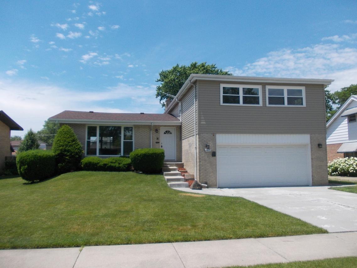 10612 Laramie Ave., Oak Lawn, IL 60453