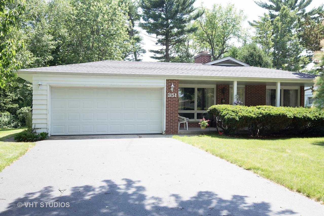 351 Maplewood Ln., Crystal Lake, IL 60014