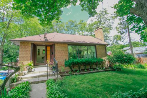 310 E Maple Ave., Mundelein, IL 60060
