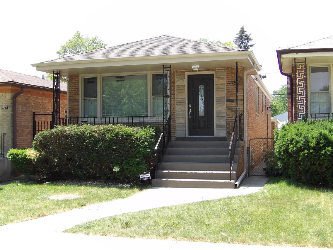 9752 S Lowe Ave., Chicago, IL 60628
