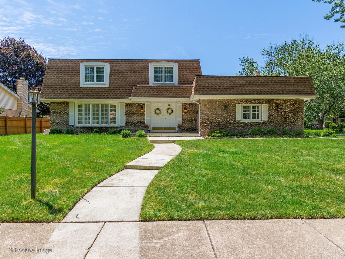18W229 Claremont Dr., Darien, IL 60561