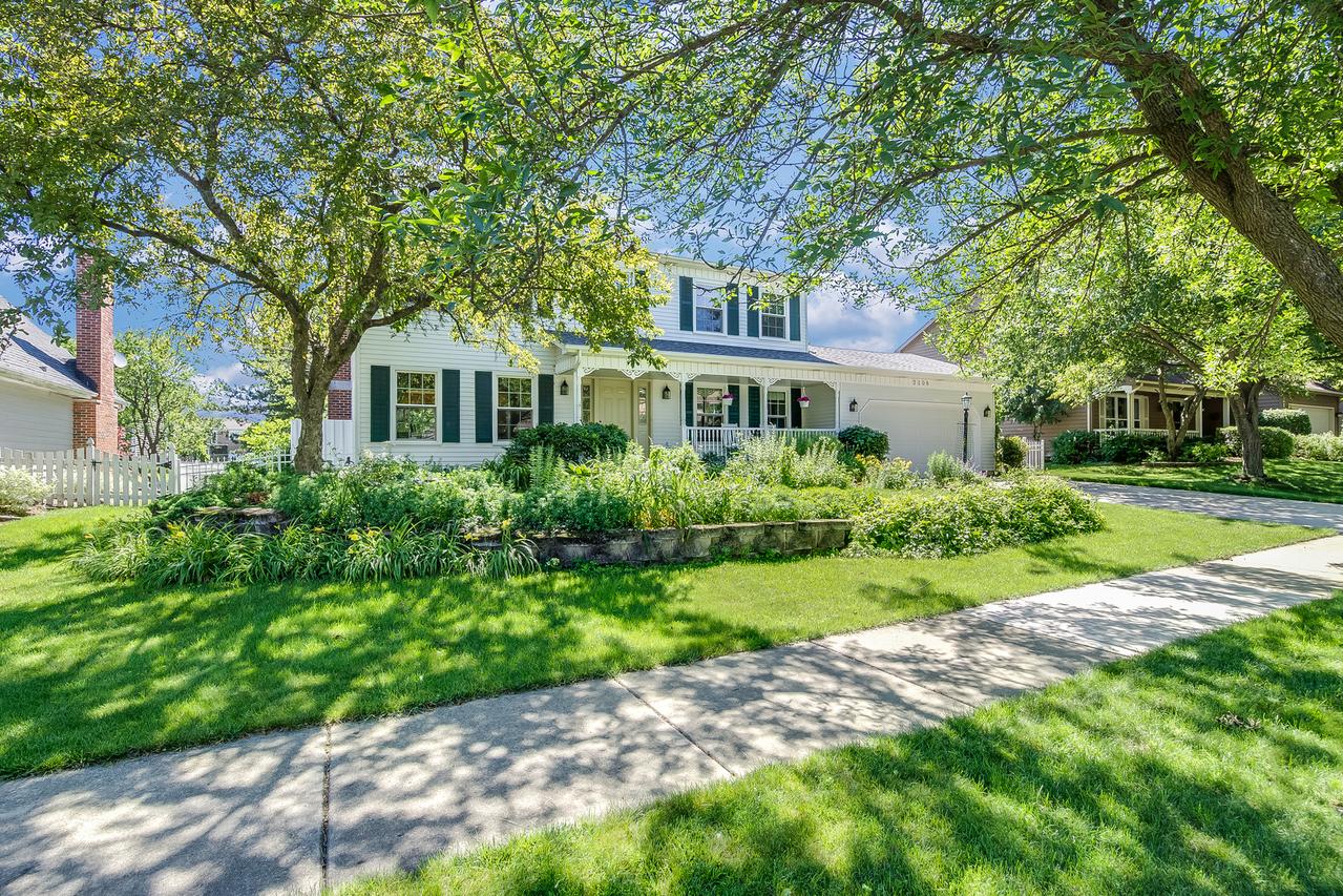 2106 University Dr., Naperville, IL 60565