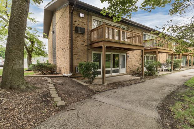 4439 Arbor Cir. #1, Downers Grove, IL 60515