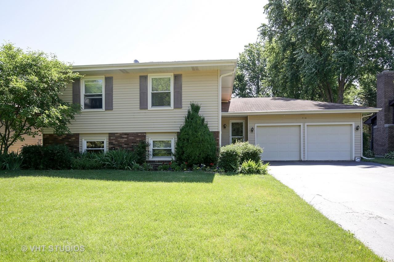 710 Ash St., Algonquin, IL 60102