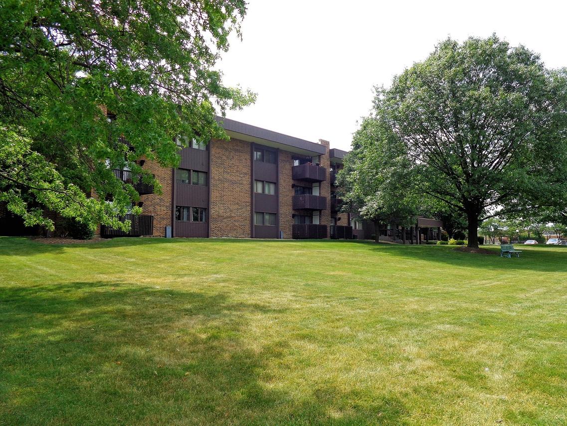1501 Woodbridge Rd. #2C, Joliet, IL 60436