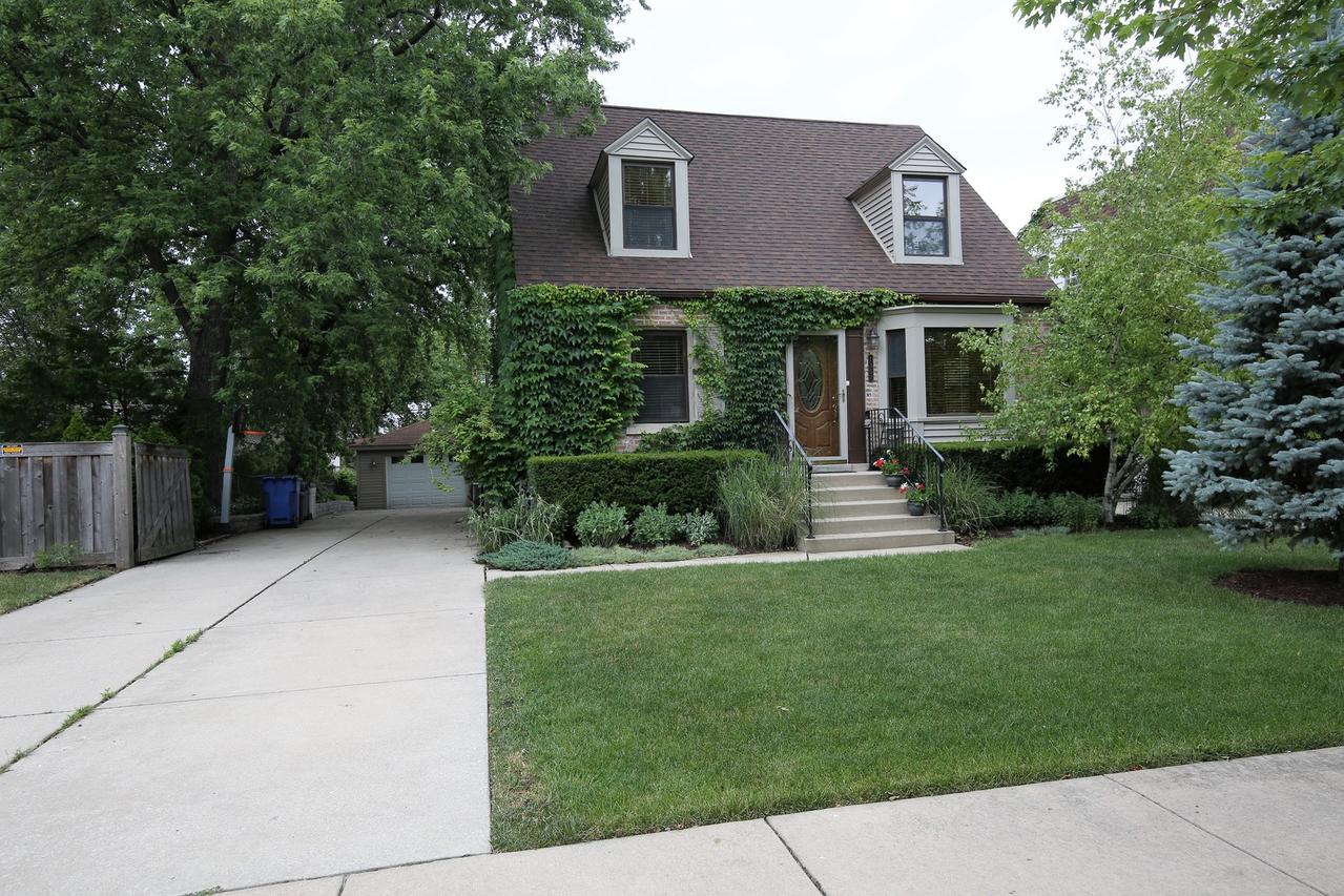 1352 Evergreen Ave., Des Plaines, IL 60016