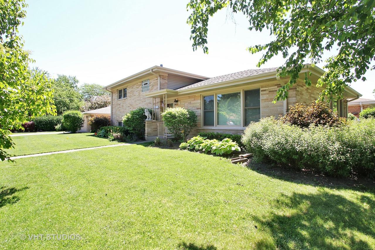 9047 Mango Ave., Morton Grove, IL 60053