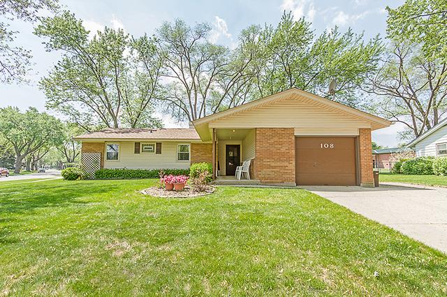 108 Woodcrest Ln., Elk Grove Village, IL 60007