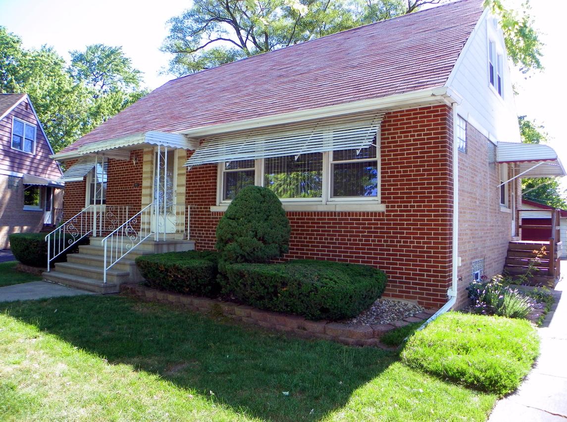 10005 S Utica Ave., Evergreen Park, IL 60805