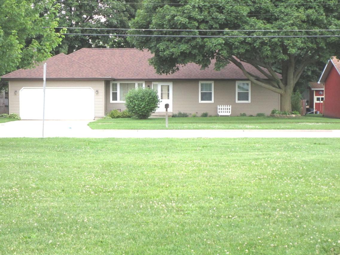 816 S 7th St., Dekalb, IL 60115