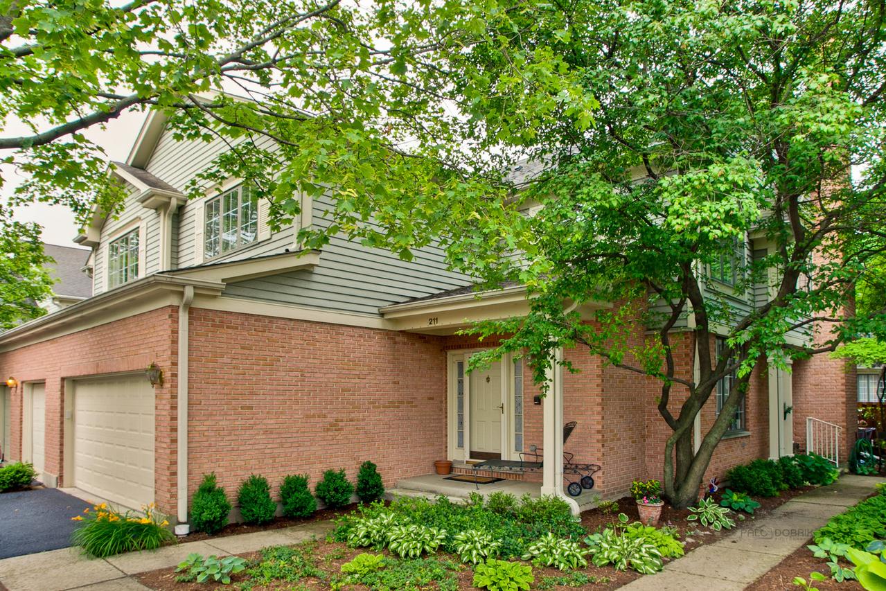 211 College Dr., Mount Prospect, IL 60056