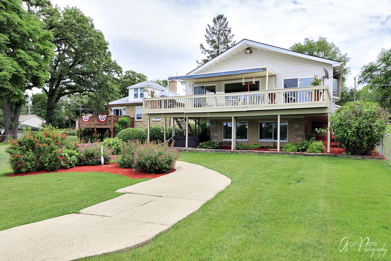 603 Mineral Springs Dr., Mchenry, IL 60051