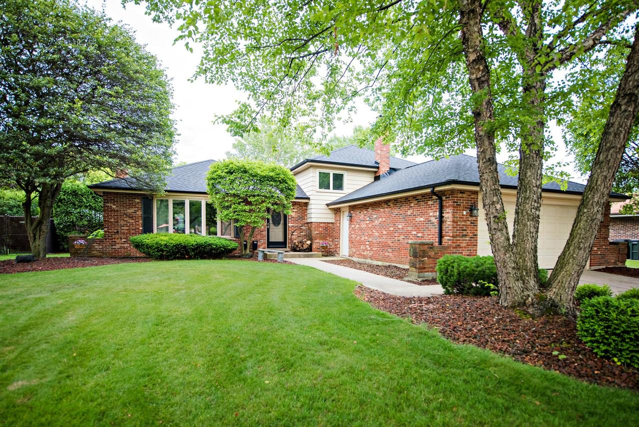 7641 Wakefield Dr., Darien, IL 60561