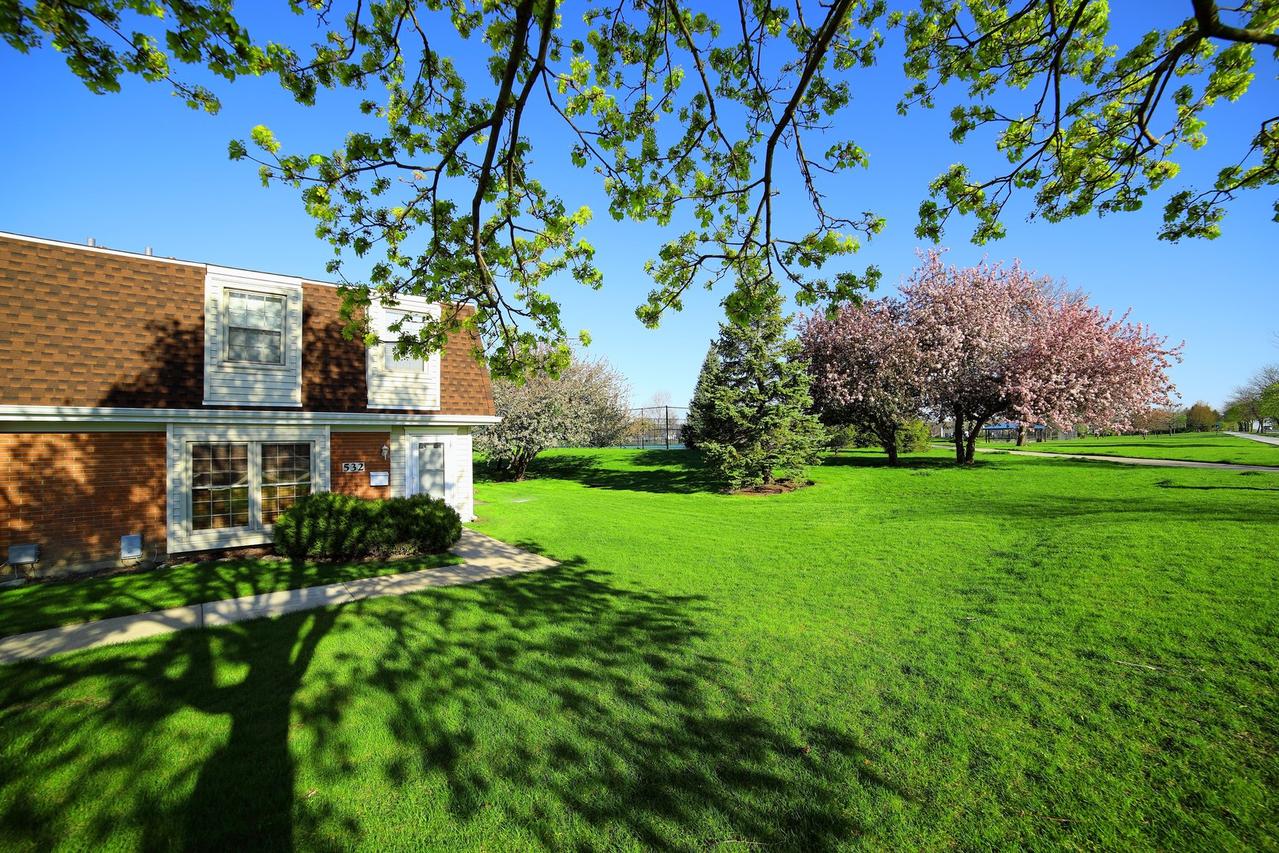 532 Palace Ct., Schaumburg, IL 60194