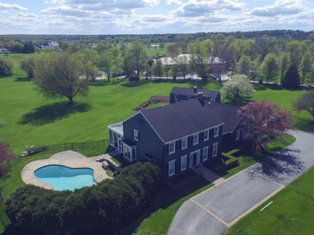 61 Spring Creek Rd., Barrington Hills, IL 60010
