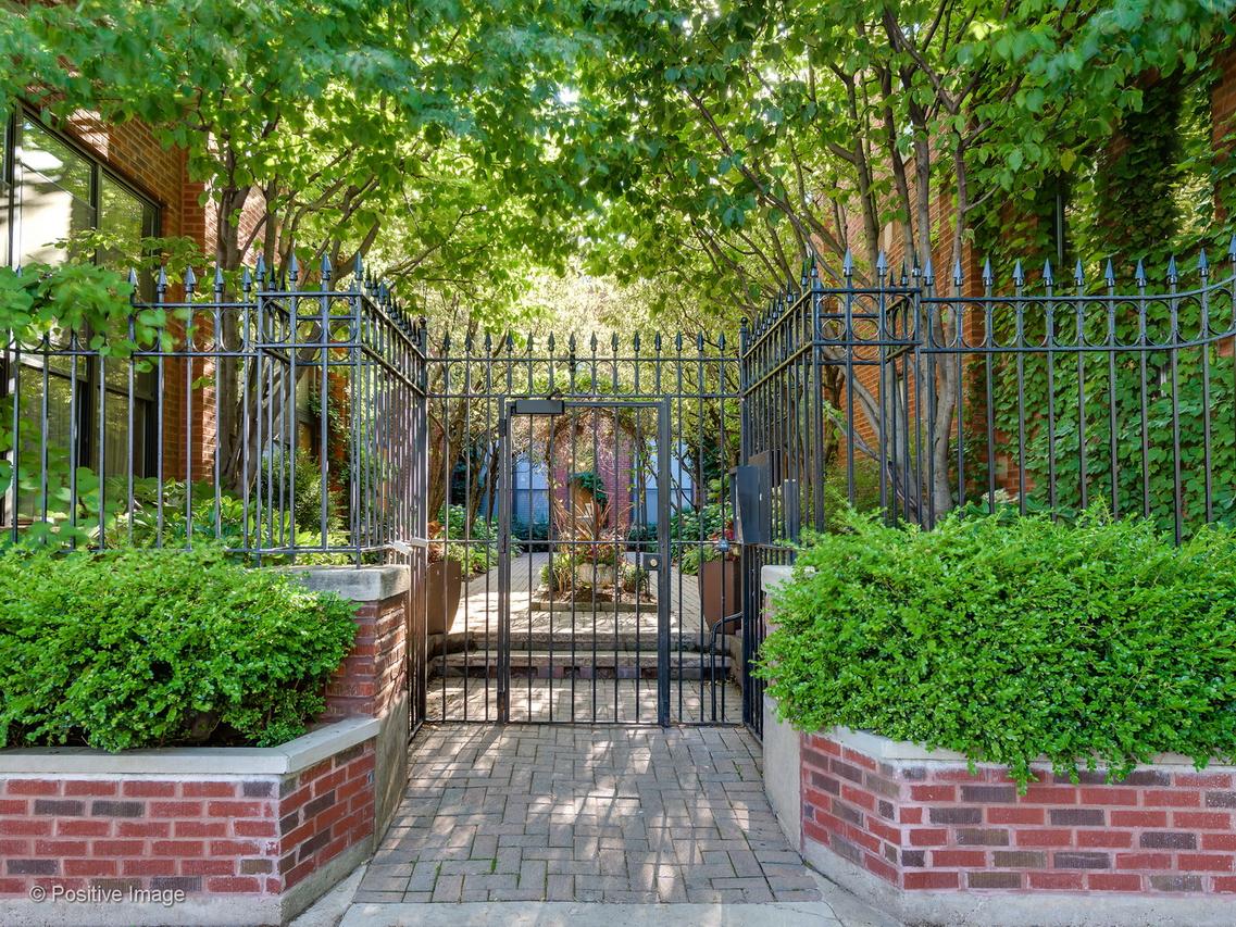 2226 N Racine Ave. #15, Chicago, IL 60614
