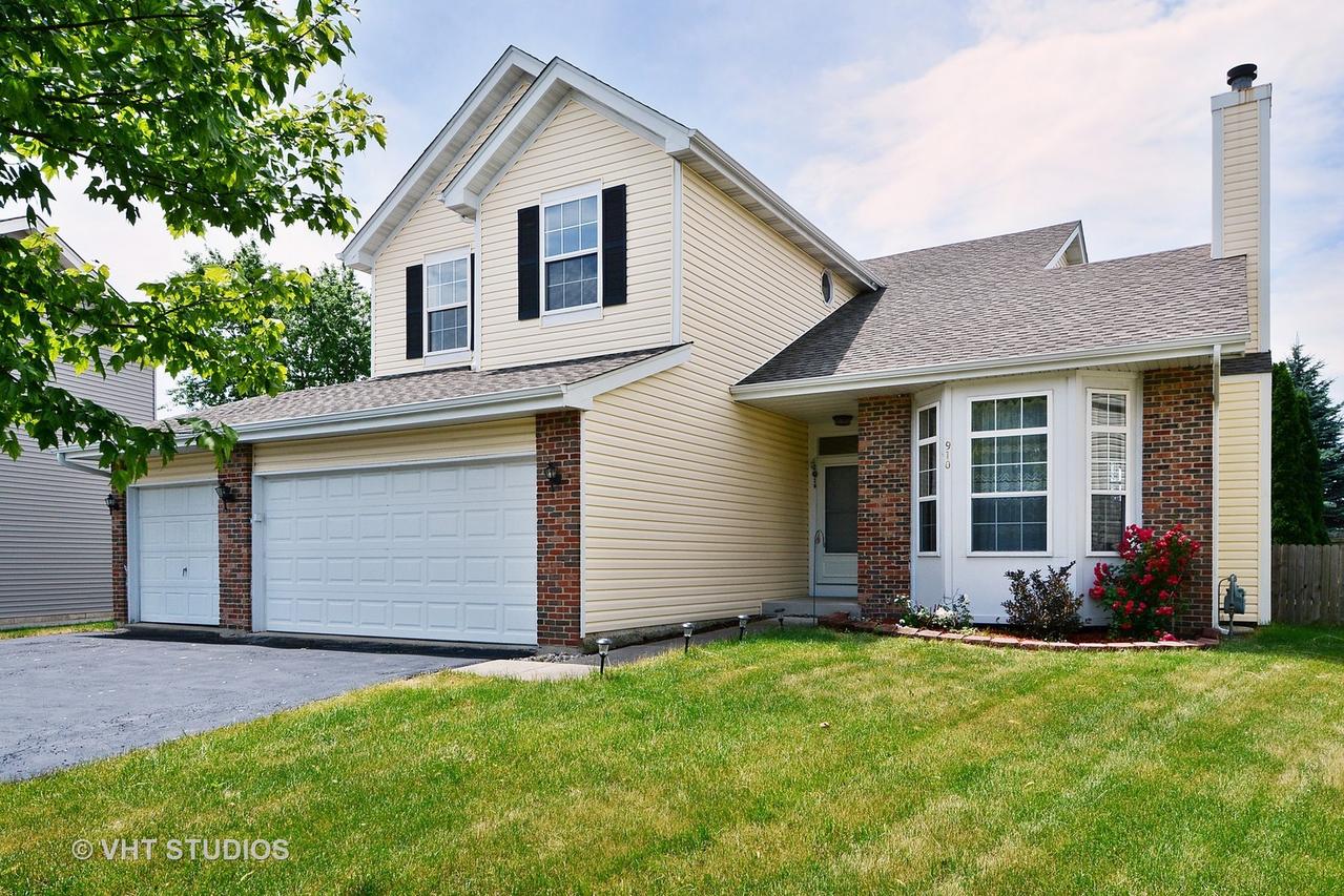 910 Chelsea Ct., Aurora, IL 60504