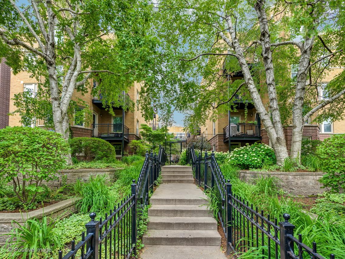 4718 N Beacon St. #1W, Chicago, IL 60640