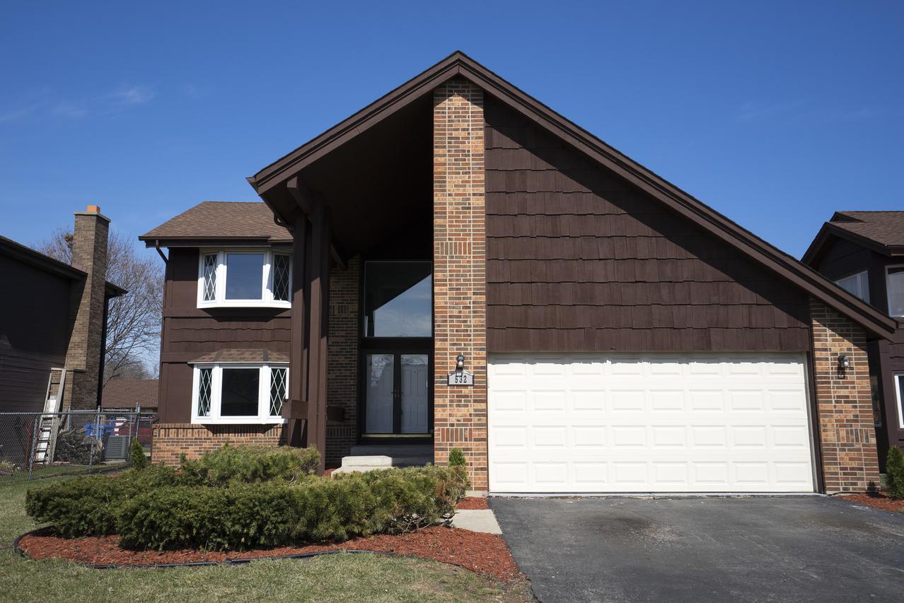 532 Waikiki Dr., Des Plaines, IL 60016